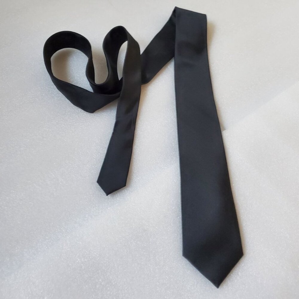 MICHAEL Michael Kors Elegant Formal Black Silk Tie - Picture 6 of 8